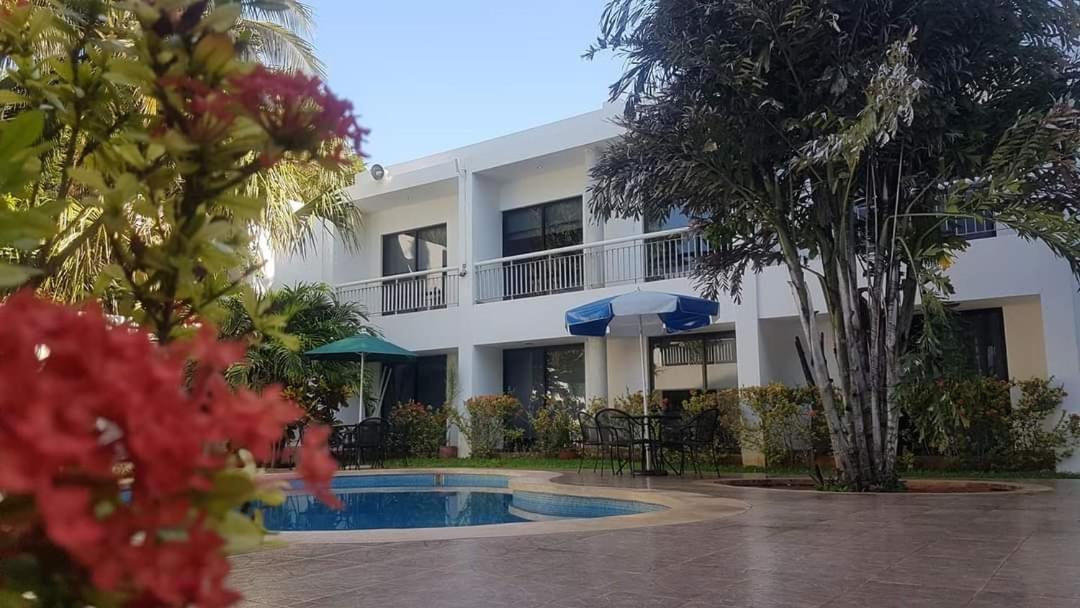 מרידה Hotel Holly מראה חיצוני תמונה
